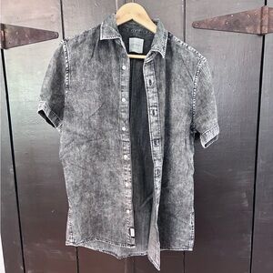 Men's Washed Black Denim Short-Sleeve Button-Up Shirt